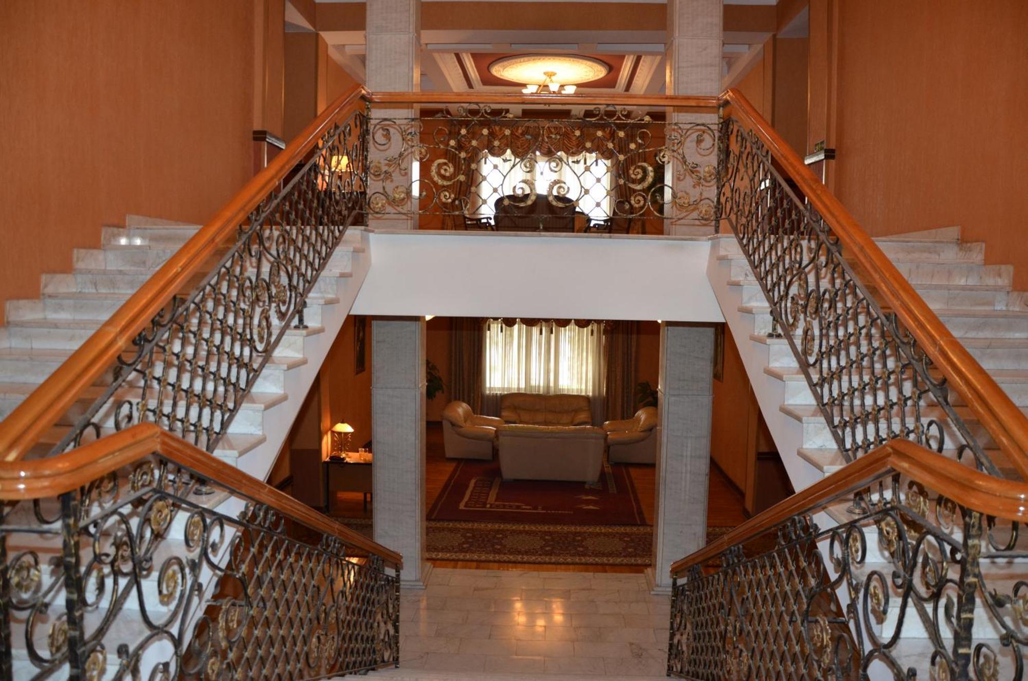 Ganja Hotel Luaran gambar